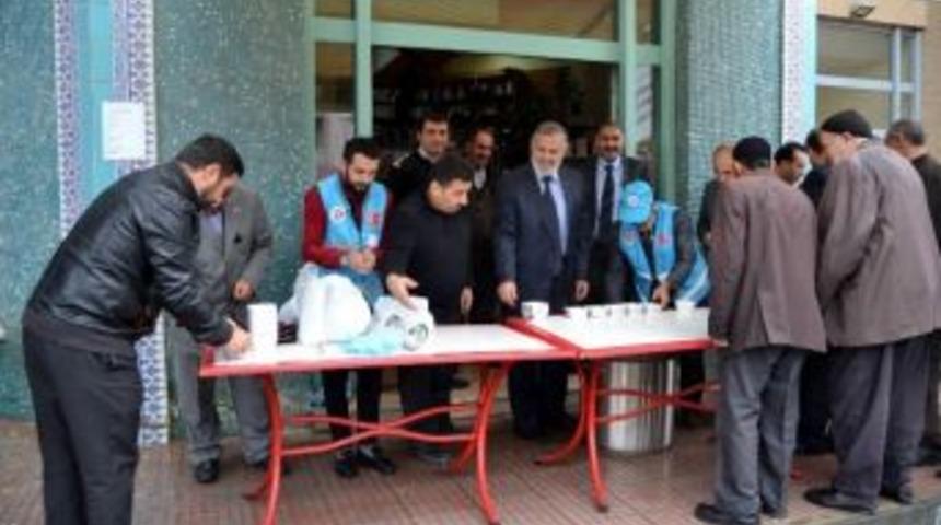 M&uuml;ft&uuml;l&uuml;kten Aşure İkramı