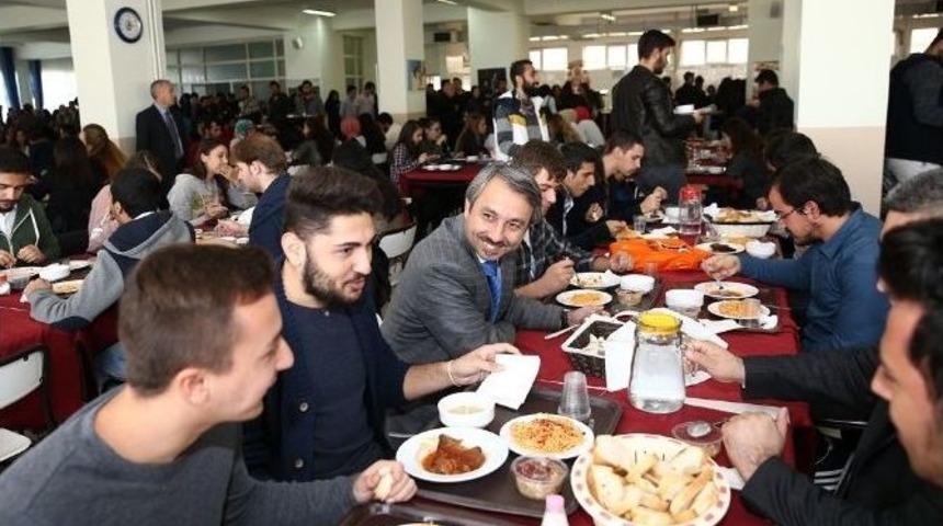 Trakya &Uuml;niversitesi&rsquo;nde &Ouml;ğrencilere Aşure İkramı