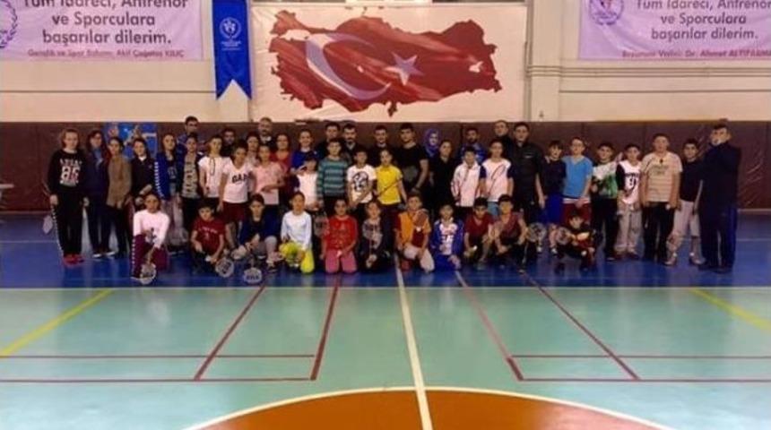 Badmintoncuların Şampiyonluk Selfiesi