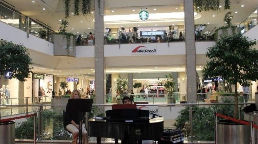 Ankamall&rsquo;da M&uuml;zik Ziyafeti S&uuml;r&uuml;yor