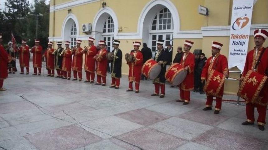 &Ouml;zel Tekden Koleji Cumhuriyet Eğitim Treni Sivas&rsquo;a Uğurlandı