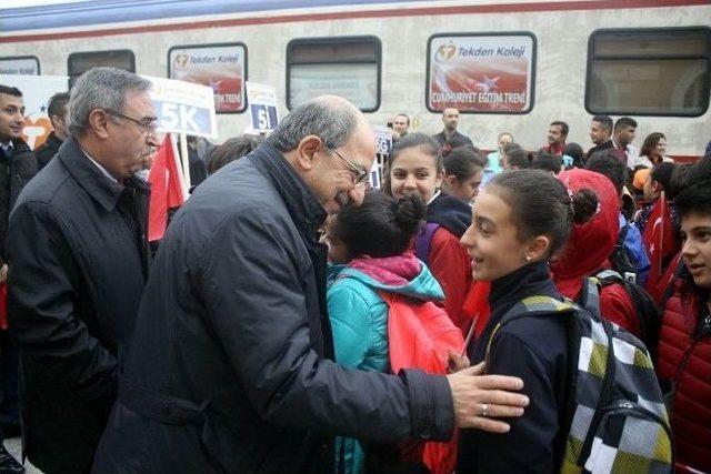 Özel Tekden Koleji Cumhuriyet Eğitim Treni Sivas’a Uğurlandı