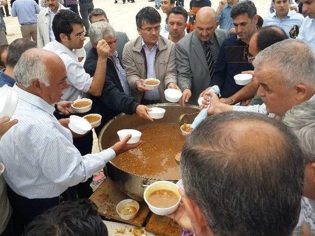 Saçaklızade Vakfı’ndan 15 Bin Kişiye Aşure İkramı