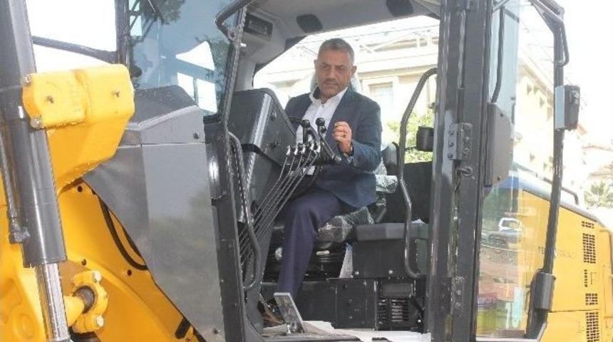 Reyhanlı Belediyesi&rsquo;ne Yeni İş Makinesi