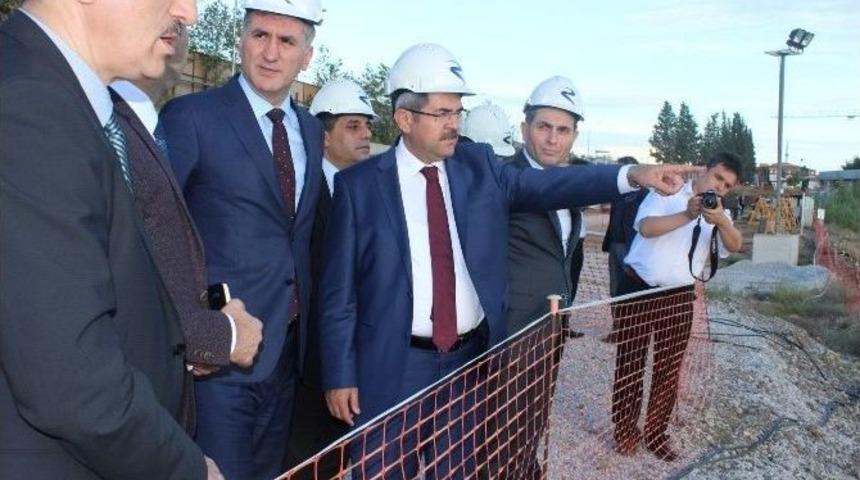 &Uuml;n&uuml;var Ve G&uuml;m&uuml;ş, Adana Şehir Hastanesi İnşaatını Gezdi