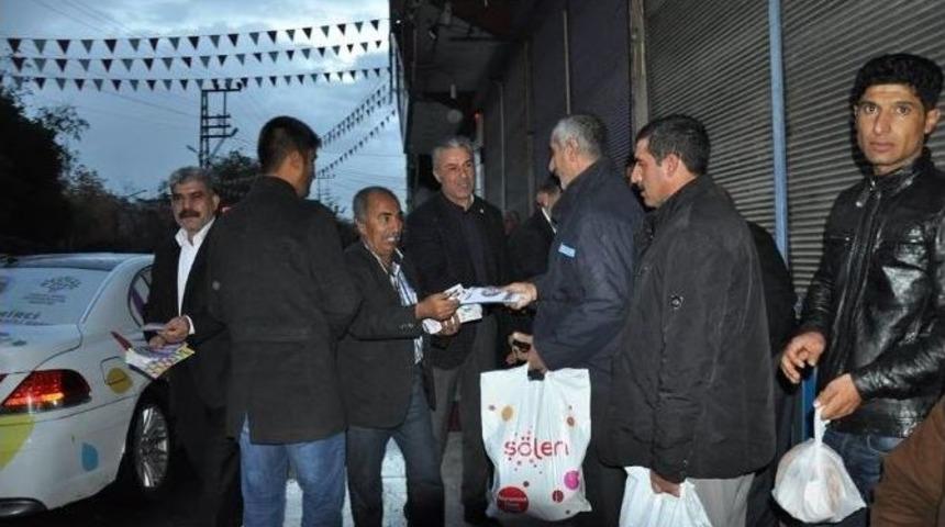 Hdp&rsquo;li Milletvekili Adayı Servis Bekleyen İş&ccedil;ileri Ziyaret Etti