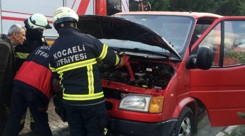 Hastaneye Gelen Yaşlı &Ccedil;iftin Aracı Yandı