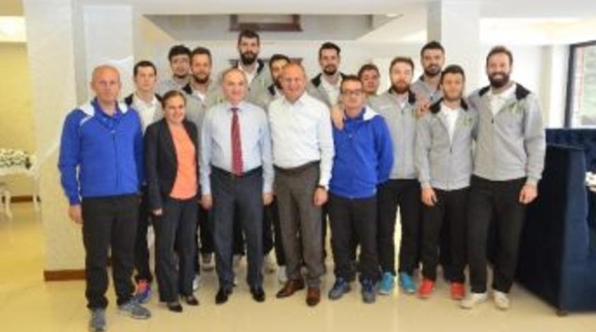 Başkan Basketbolcularla Bir Araya Geldi