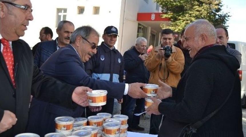 Gelibolu Belediyesi Aşure Dağıttı