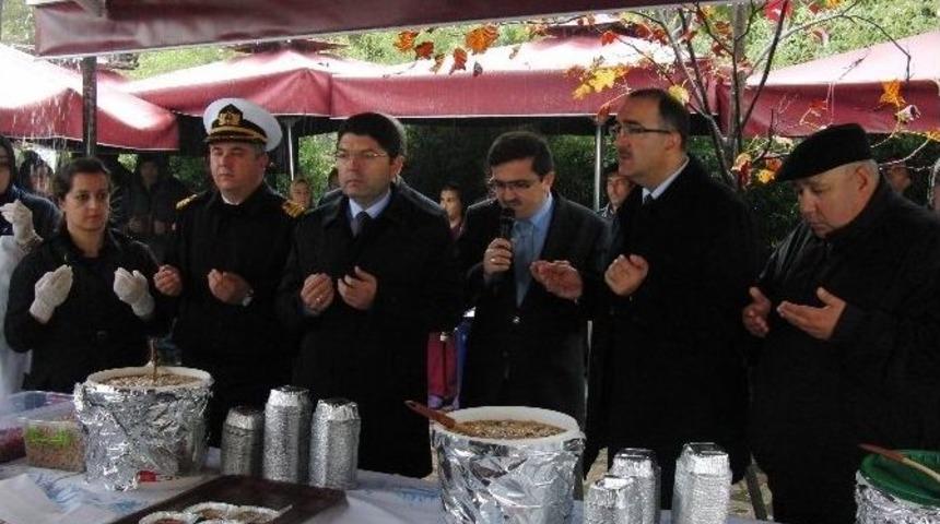 Amasra Sefa Park&rsquo;ta Aşure Dağıtıldı