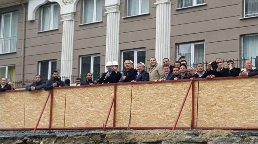 Mehter&ccedil;eşme Talebe Yurdu Temeline İlk Har&ccedil; D&ouml;k&uuml;ld&uuml;