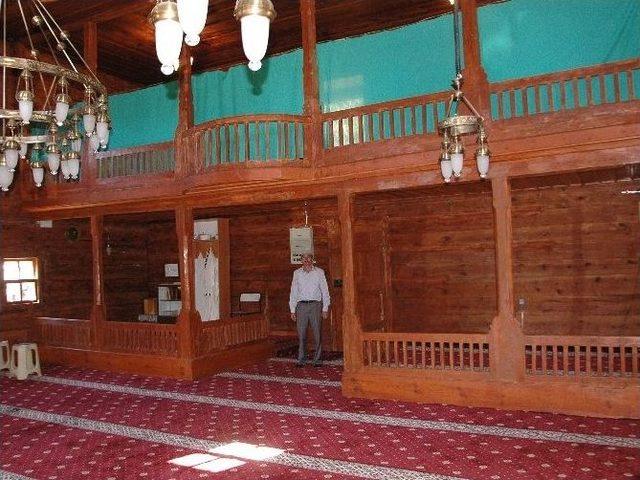 730 Yıllık Tarihi Ahşap Cami Restore Edildi