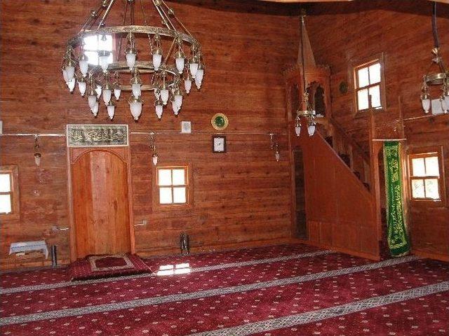 730 Yıllık Tarihi Ahşap Cami Restore Edildi