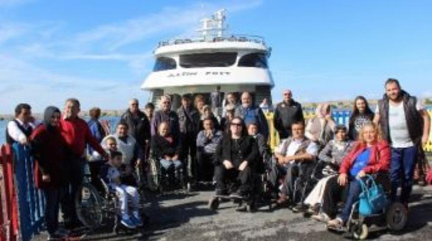 Omurilik Fel&ccedil;lileri Ada Turu Yaptı