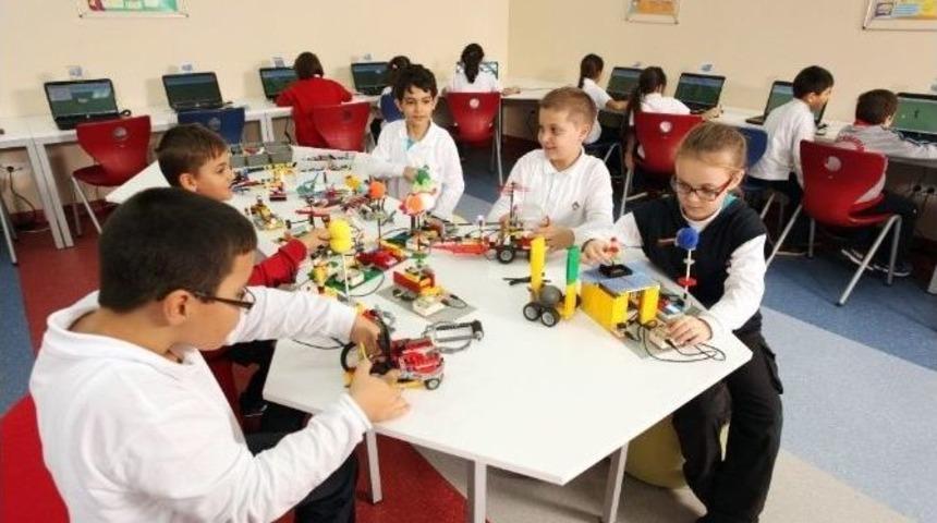 Bah&ccedil;eşehir Koleji Stem Okulu &Uuml;reten Nesiller Yetiştiriyor