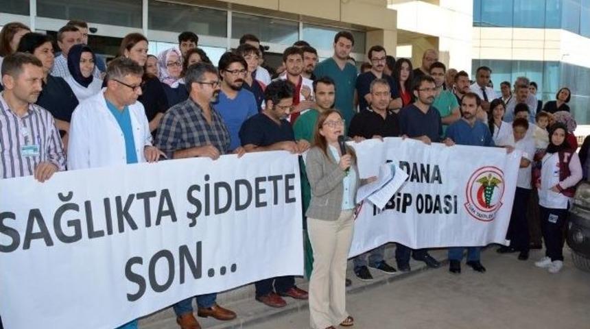 Asistan Hekimler Şiddet Y&uuml;z&uuml;nden İş Bıraktı