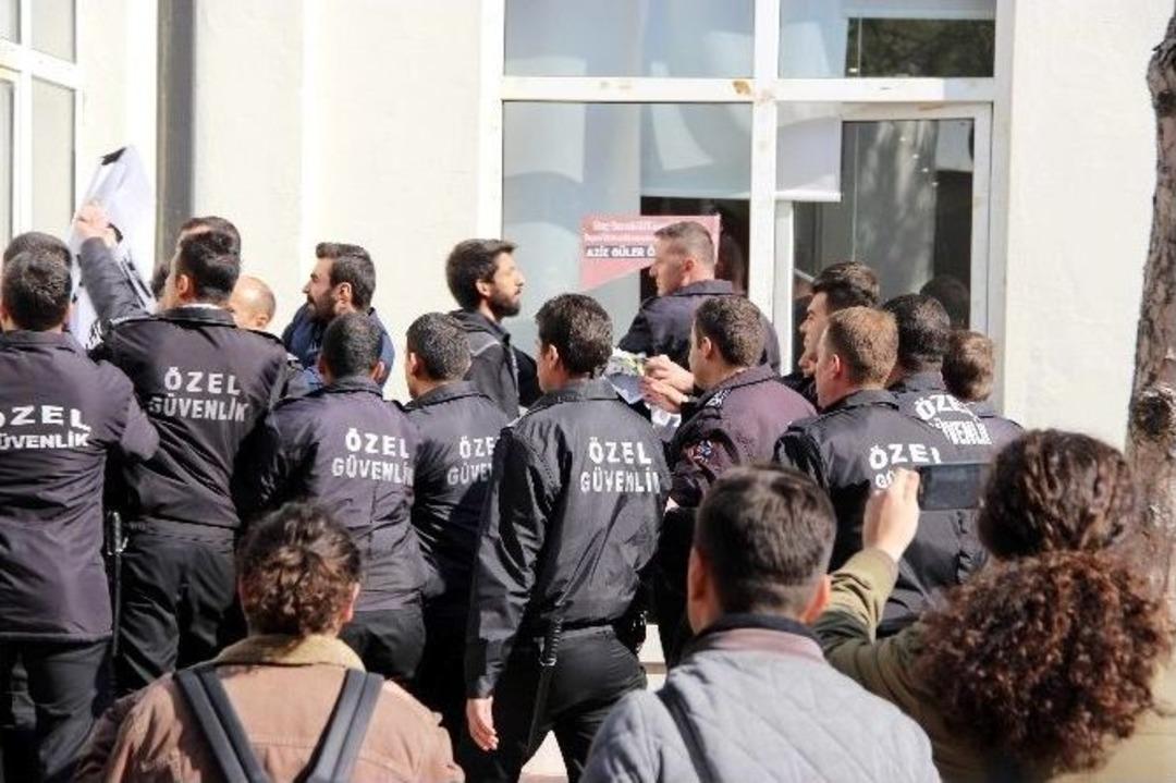 &Uuml;niversitede Afiş Gerginliği: 3 G&ouml;zaltı