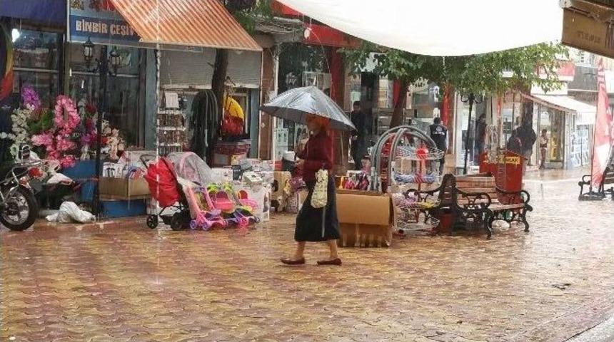 İdil&rsquo;de Etkili Yağmur Hayatı Olumsuz Etkiledi