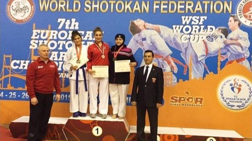 Boz&uuml;y&uuml;kl&uuml; Milli Sporcu Ayb&uuml;ke Levent Madalyaları Topluyor