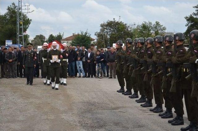 Kore Gazisi Toprağa Verildi