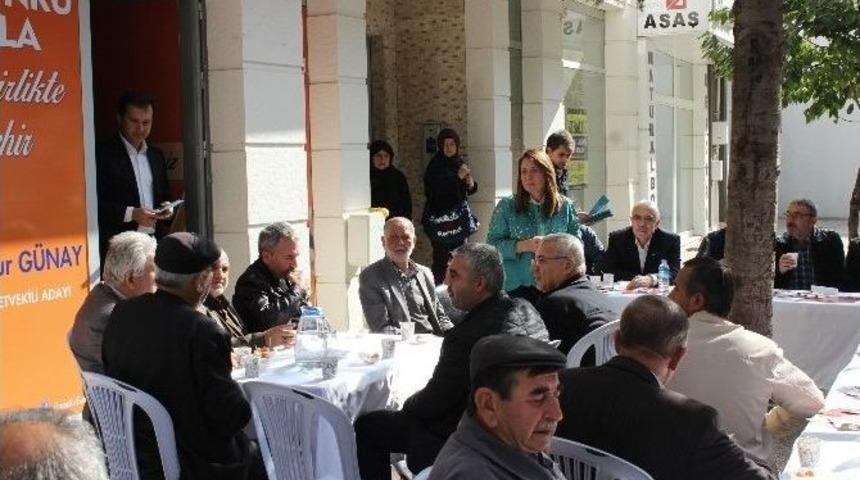 Prof. Dr. Emine Nur G&uuml;nay Esnafla Buluştu