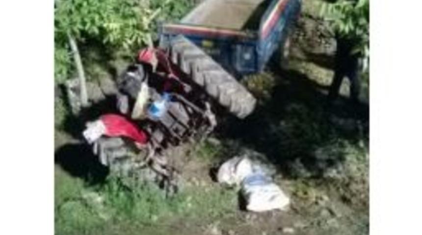 Kestane İşinden D&ouml;nen Trakt&ouml;r Şarampole Yuvarlandı 1 &Ouml;l&uuml; 3 Yaralı