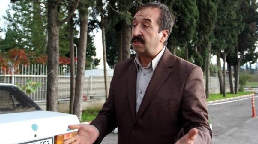 Kadınlar, "boşanmış Mağdur Babalar Derneği" Başkanına Saldırdı