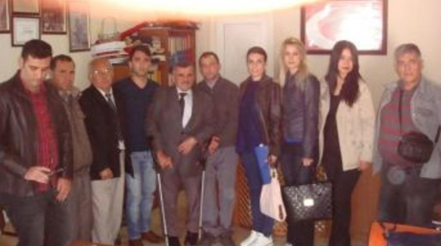 Burhaniye&rsquo;de Ak Partili Gen&ccedil;lerin Engelli Ziyareti