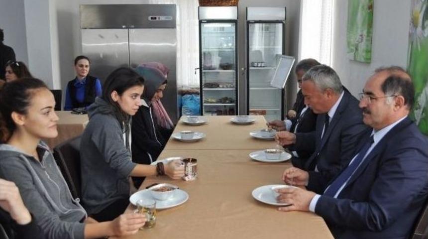 Ayşe Menger Kız &Ouml;ğrenci Yurdu Aşure G&uuml;n&uuml; D&uuml;zenledi