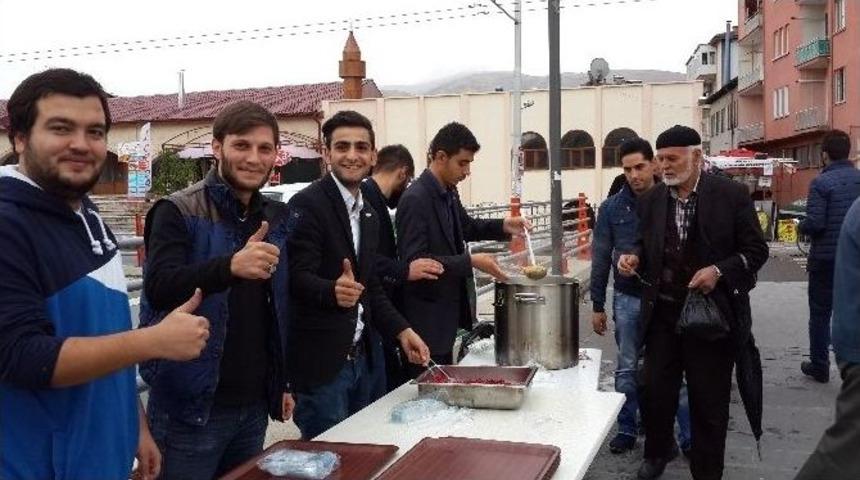 Anadolu Gen&ccedil;lik Derneği&rsquo;nden Aşure Etkinliği