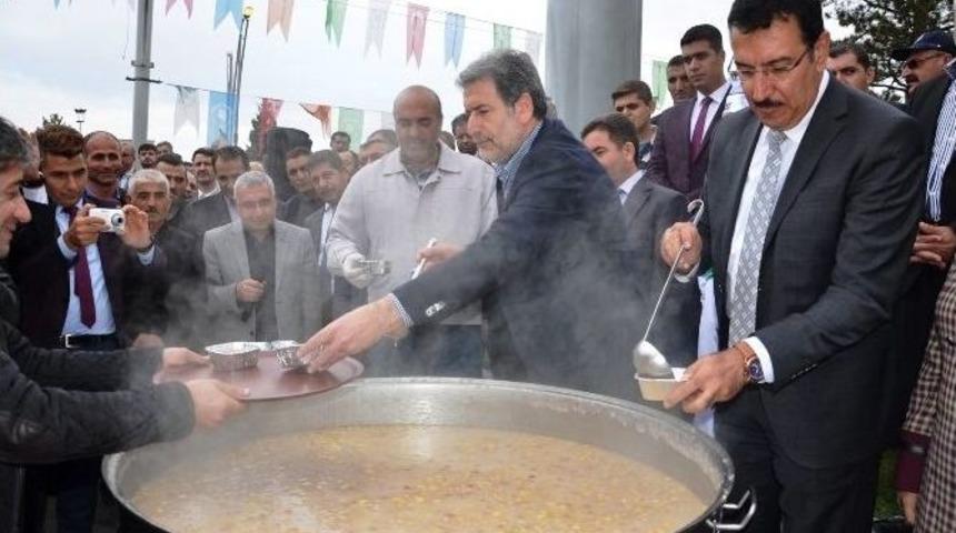 Yeşilyurt Belediyesi&rsquo;nden Aşure İkramı