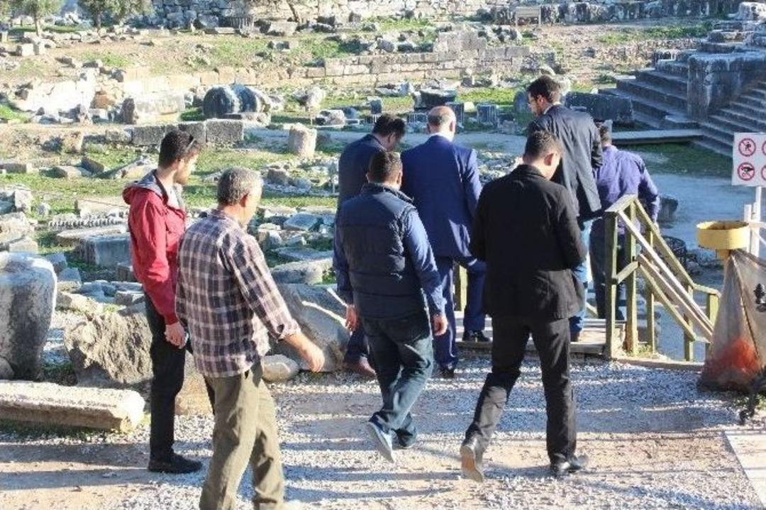 Başbakanlık M&uuml;şaviri Kılı&ccedil;, Apollon Tapınağını Gezdi