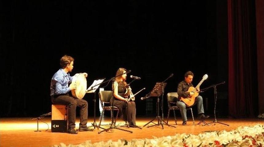 Grup Sırnağme Konseri B&uuml;y&uuml;k Beğeni Topladı