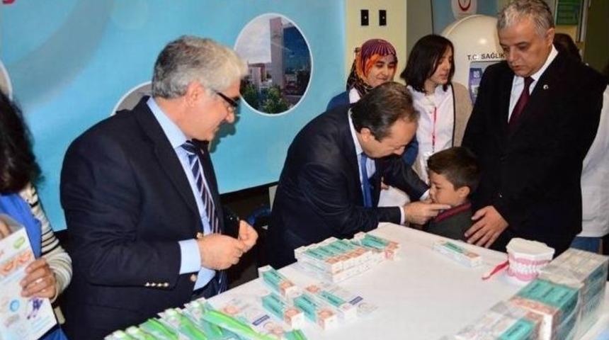 Diş Sağlığı İle İlgili Farkındalık Oluşturmak İ&ccedil;in Diş Fır&ccedil;ası Dağıtıldı