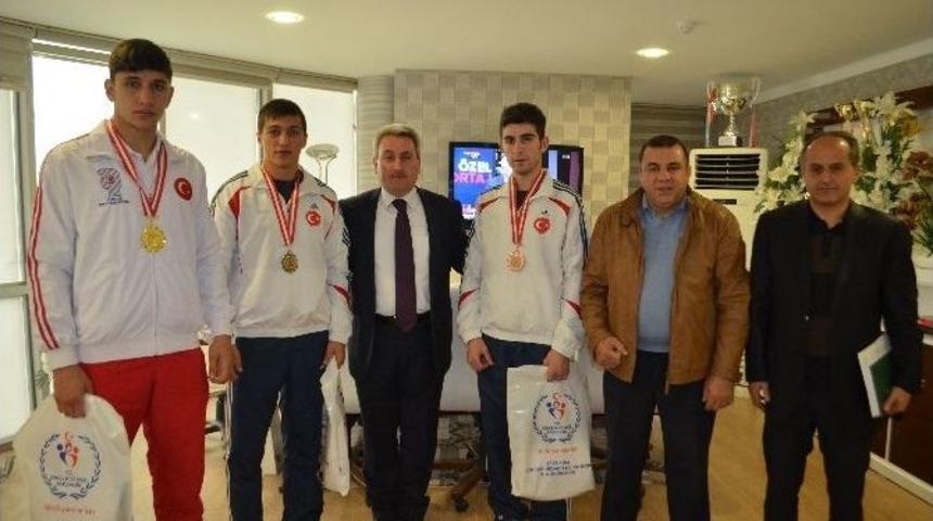 Yolspor&rsquo;un, Şampiyon Boks&ouml;rlerine &Ouml;d&uuml;l