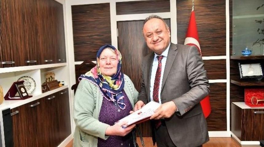 Kastamonu&rsquo;da Vatandaşlara T&uuml;rk Bayrakları Dağıtıldı