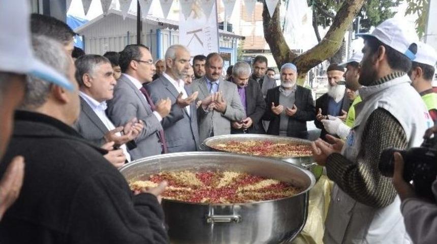 Kahta&rsquo;da 2 Bin Kişiye Aşure Dağıtıldı