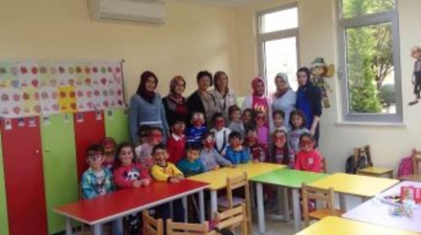 Kursiyerler Cilt Bakımı Uygulaması Yaptı