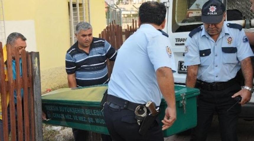 Başına Taşla Vurularak &Ouml;ld&uuml;r&uuml;ld&uuml;