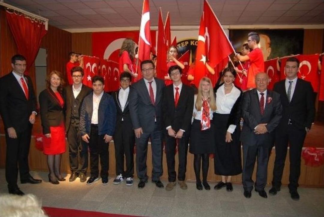 Gkv&rsquo;li &Ouml;ğrenciler &rsquo;cumhuriyet G&uuml;ncesi&rsquo;ni Sahneledi