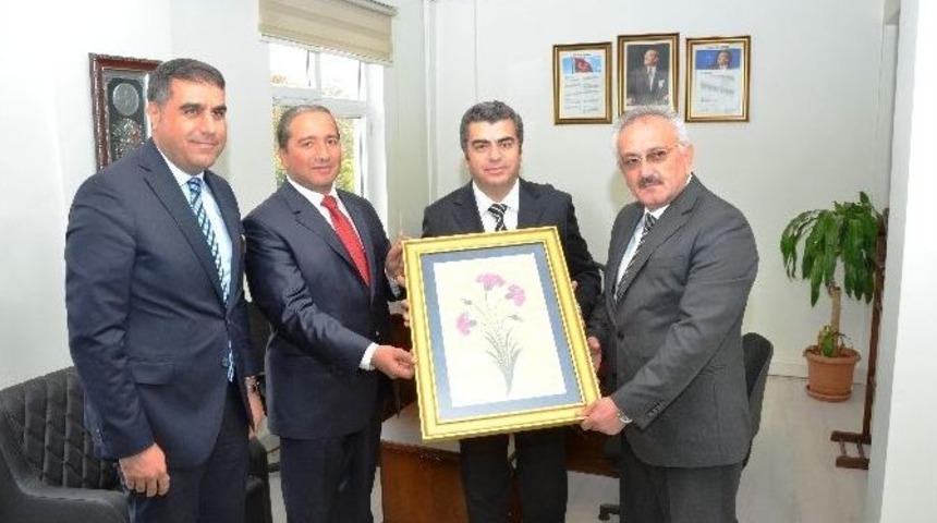 Vali D&uuml;zg&uuml;n Psikolojik Danışmanlara Sertifika T&ouml;renine Katıldı