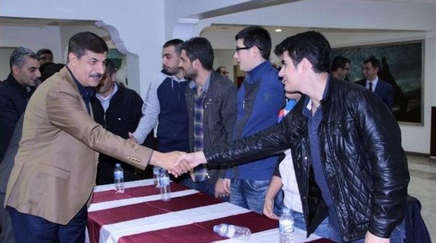 Ak Partili Azmi Ekinci, Elazığlı Gen&ccedil;lerle Bir Araya Geldi