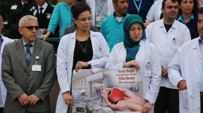 Sağlık &Ccedil;alışanlarından Ter&ouml;re Tepki Eylemi