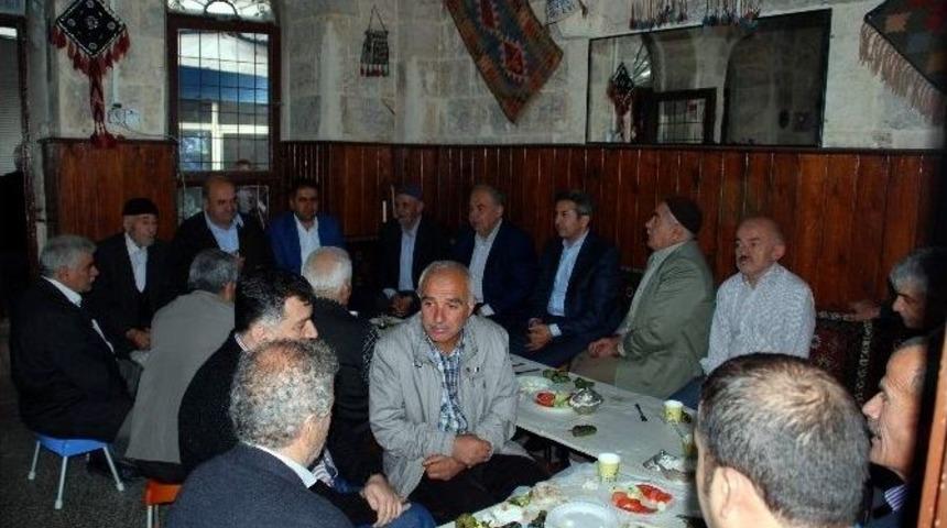 Milletvekilleri Ve Belediye Başkanı Oturak&ccedil;ı Pazarı Esnafıyla Buluştu