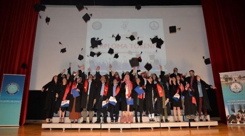 Sağlık &Ouml;ğrencileri Diplomalarına Kavuştu