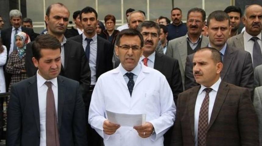 Sağlık &Ccedil;alışanları Ter&ouml;r&uuml; Lanetledi