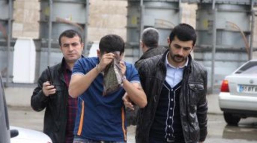 Soyunma Kabininden Hırsızlık Yapan Gen&ccedil; Yakalandı