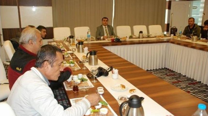 Hdp&rsquo;den İstifa Edip Ak Parti&rsquo;yi Destekleyeceğini A&ccedil;ıkladı