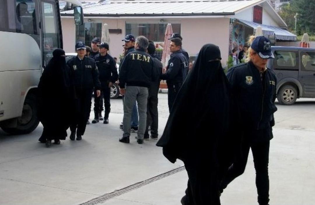 Sakarya Merkezli Işid Operasyonunda G&ouml;zaltına Alınan 13 Kişi Adliyeye Sevk Edildi