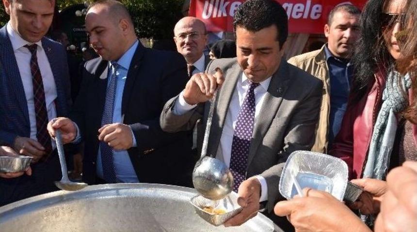 Zırhlıoğlu Aşure Dağıttı